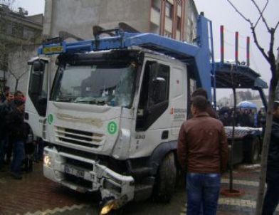 Karamürsel'de Trafik Kazası: 2 Yaralı