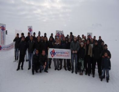 Kayserigaz Çalışanları Erciyes'te Stres Attı