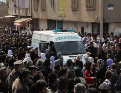 Silopi'de Terörist Cenazesi İçin Yürüyüş