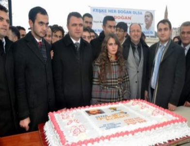 Sivas'tan Başbakan'a 1 Buçuk Metrelik Doğum Günü Pastası