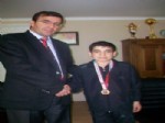 ZAFER TARıKDAROĞLU - Yüzmede Türkiye Şampiyonu Oldu