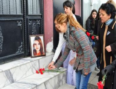 Kazada Ölen Üniversiteli Kızın Arkadaşları Eylem Yaptı