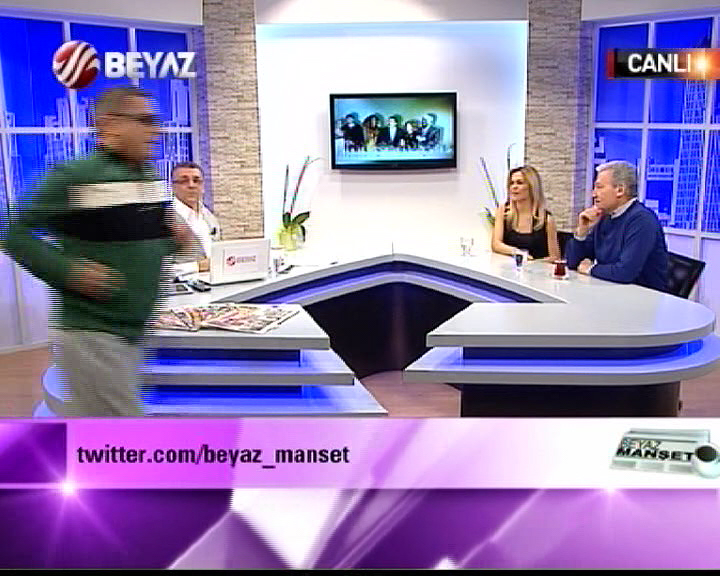 Mehmet Alİ Erbİl Tayyar Işıksaçan'ın Stüdyosunu Bastı