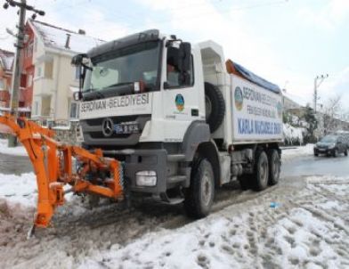 Serdivan Belediyesi Karla Mücadele Timleri 24 Saat Hizmet Veriyor