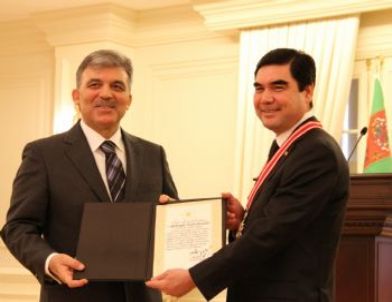 Türkmenistan Devlet Başkanı Gurbangulu Berdimuhamedov'a 'devlet Nişanı'