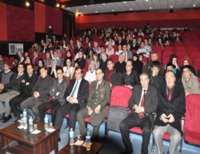Yerköy'de Öğrencilerin 'Ramo ve Juluyet' Oyunu Büyük Beğendi Topladı