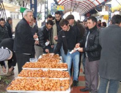 Ak Parti’li Kadınlar Marmaris’te Lokma Dağıttı