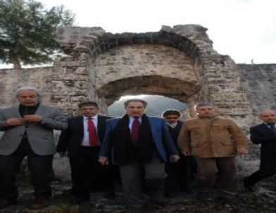 Bakan Günay Karaköy'ü Gezdi