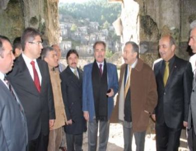 Bakan Günay Kayaköy'ü Gezdi