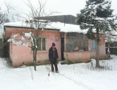 Tek İsteği Başını Sokacak Bir Ev