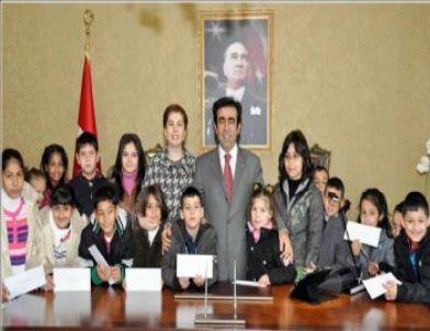 Vali Güzeloğlu, Çocuklara Verdiği Sözü Tuttu