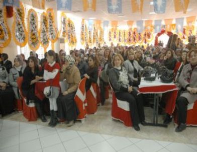 Ak Parti Kadın Kolları Başkanı Yılmazer, Güven Tazeledi