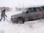 ŞAHSENEM - Ardahan’da Kar Yağışının Ardından Tipi Ulaşıma Geçit Vermiyor