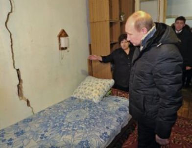 Destek Mitingine Katılım Putin’i Şaşırttı, Cezayı Cebinden Ödeyecek