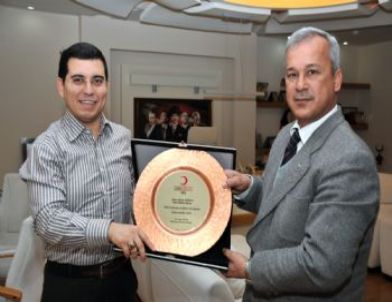 Kızılay'dan Başkan Tütüncü'ye Teşekkür Plaketi