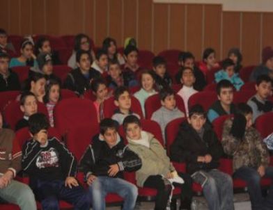 Minik Pehlivanlar 'pehlivan' Filmini İzledi