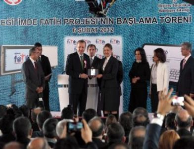 Başbakan Erdoğan, İlk Tablet Bilgisayarları Dağıttı (1)