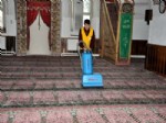 Belediye Kent Merkezindeki 82 Camiyi Temizledi