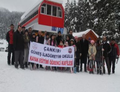 Çankırı'da Başarılı Öğrencilere Kayak Eğitimi