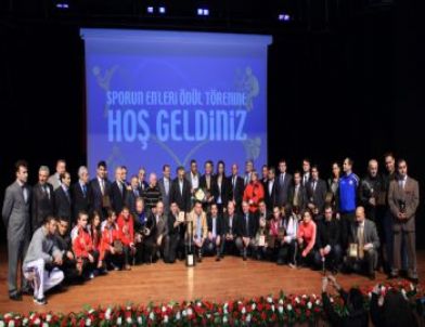 Küçükçekmece'de Sporun Enlerine Ödül