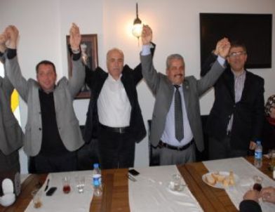 Mhp’den İstifa Eden Başkan Yusuf Çaylı’ya Ak Parti Rozeti Takıldı