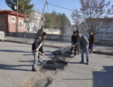 Siirt Belediyesi'nden Mezarlık ve Şehir İçi Yollarda Düzenleme Çalışması