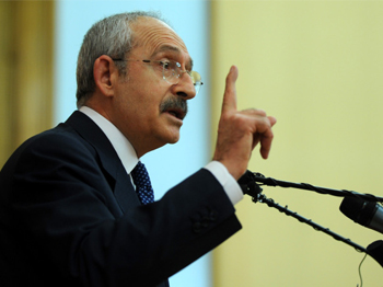 Toplumun fay hatlarına müdahale edip deprem yaratıyor