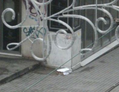 İstiklal Caddesi'nde Şüpheli Kutu Alarmı