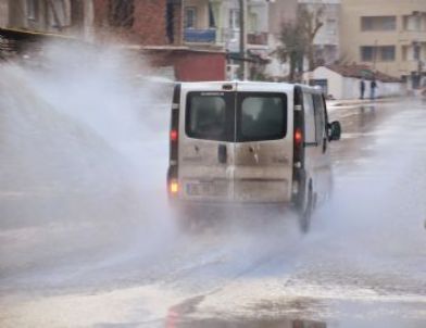 İzmir Yağmura Teslim Oldu