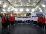 ESAT DELIHASAN - Karatecilerin Havalimanındaki Gösterisi Alkış Aldı