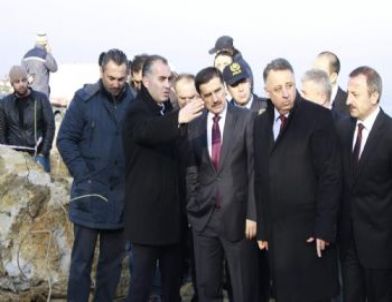 Kocaeli Valisi Heyelan Bölgesinde İnceleme Yaptı