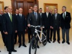 TÜRKIYE BISIKLET FEDERASYONU - Cumhurbaşkanı Gül, Türkiye Bisiklet Federasyonu Başkanı Müftüoğlu'nu Kabul Etti