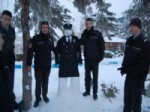 POLIS MESLEK YÜKSEKOKULU - Polis Adayları, Kardan Adama Üniforma Giydirdi