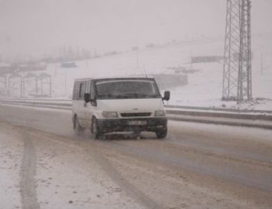 Van'da 285 Köy Yolu Ulaşıma Kapandı