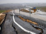 HASANCıK - Adıyaman'da Karayolu Çöktü