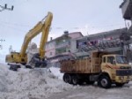 KÜÇÜK MEHMET YıLDıZLı - Çağlayancerit Belediyesi 2 Metre Karla Mücadele Ediyor