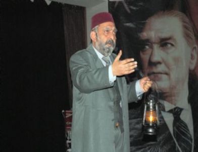 İzmirli İşadamları Mehmet Akif Ersoy'u Andı