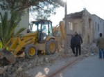 BAYRAM ALI ÖNGEL - Silifke Belediyesi Eski Binaları Yıkıyor