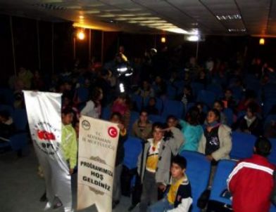 Romen Çocuklar 'Fetih 1453'ü İzledi