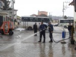 AKMEŞE - İzmit Belediyesi Temizlik Ekipleri Çalışıyor