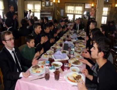 'kur'an-ı Kerim'i ve Ezanı Güzel Okuma Yarışması Yapıldı