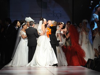 Cemil İpekçi'den Düğün Dansı