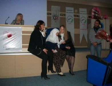 Çerkezköy'de 'kadının Adı Var' Konulu Bir Panel Düzenlendi