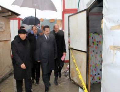 Bakan Çelik: '40 İşçinin Kaldığı Çadırda Tek Bir Giriş Var'