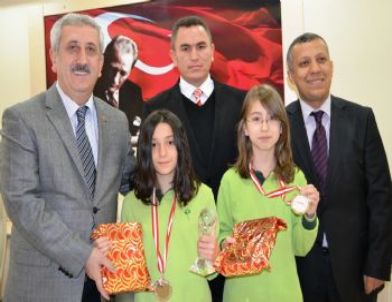 Kaymakam İnci'den Safvet Koleji'ne Ödül