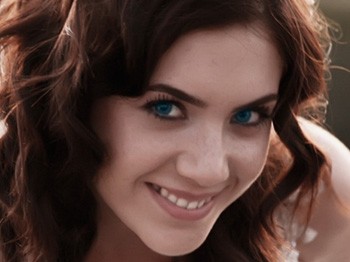 Fulya Zenginer,bir Film Setinden Diğerine Koşuyor