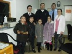 İSMAIL ERDEM - İlköğretim Öğrencileri, Karanfillerle Doktorların Bayramını Kutladı