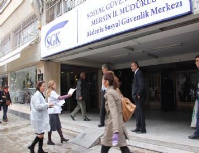 Mersin'de Hekimler, Önlük Bırakma Eylemi Yaptı