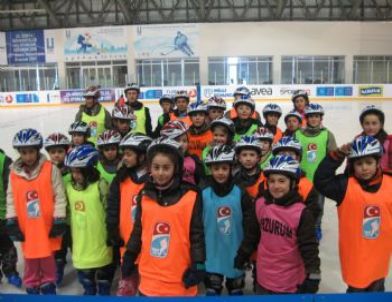 Pasinlerli Öğrenciler Buz Pateniyle Tanıştı