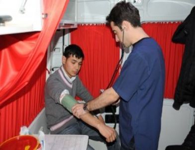Yüksekokul Öğrencileri Kızılay'a Kan Bağışında Bulundu